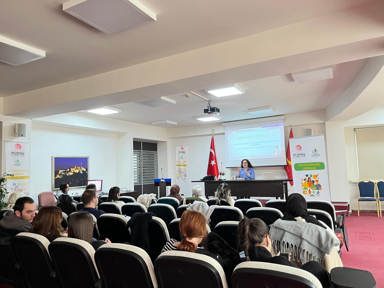 Gelecek İçin Genç Çözümler Projesi – Kişisel Gelişim Semineri