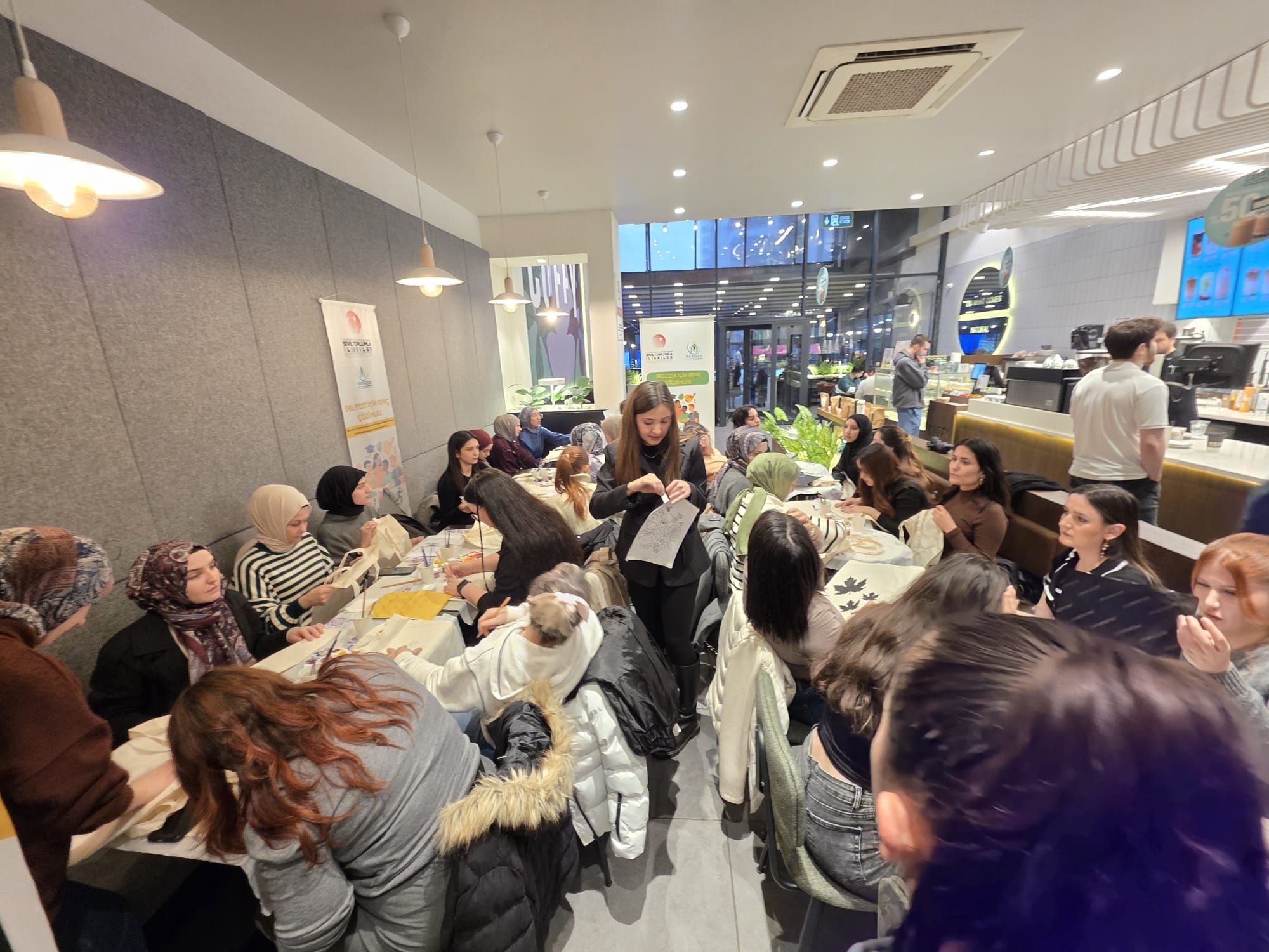 Çözüm Sadece Fikirde Kalmadı: Bez Çanta Tasarımı ve Boyama Atölyesi