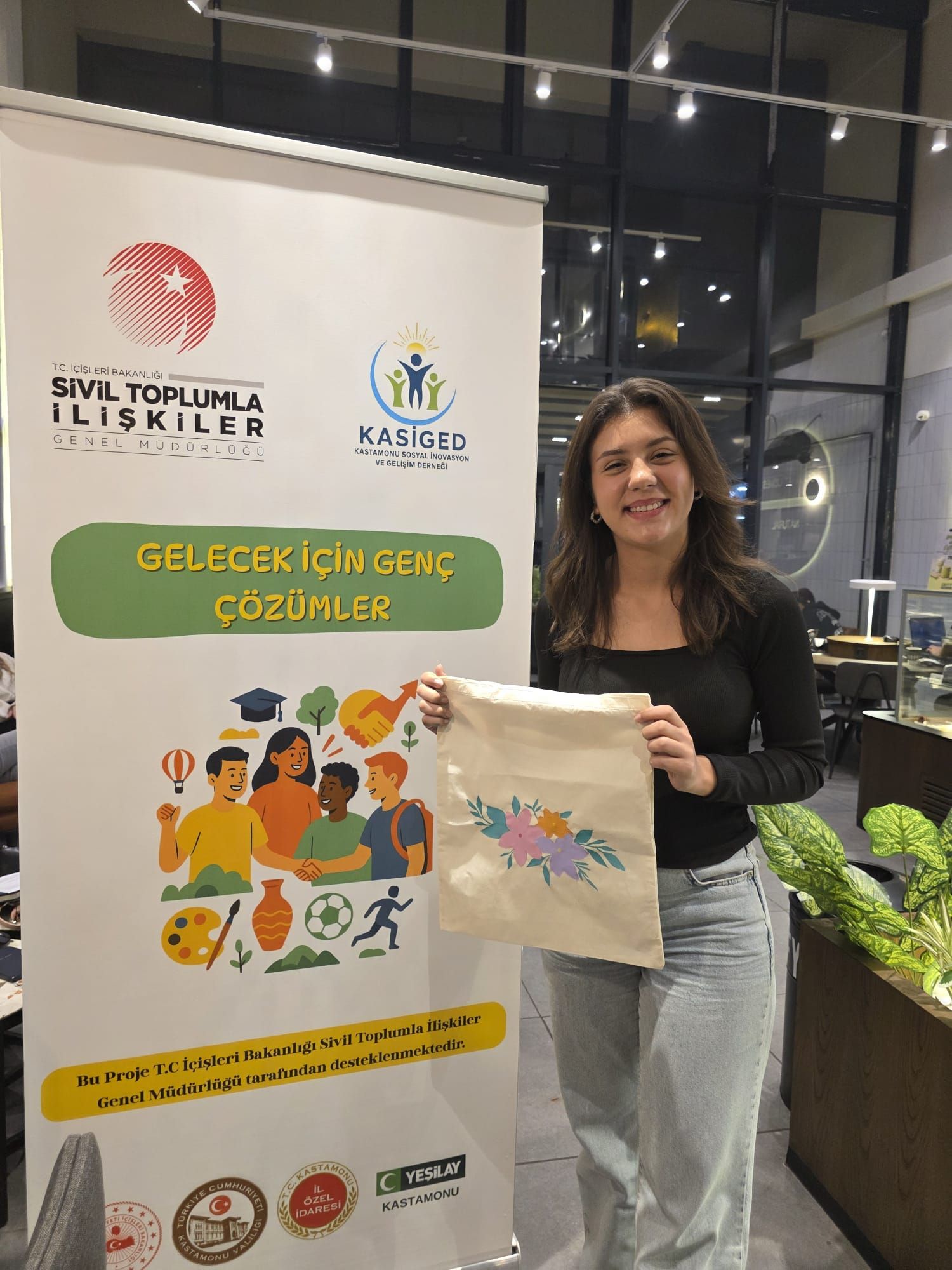 Çözüm Sadece Fikirde Kalmadı: Bez Çanta Tasarımı ve Boyama Atölyesi