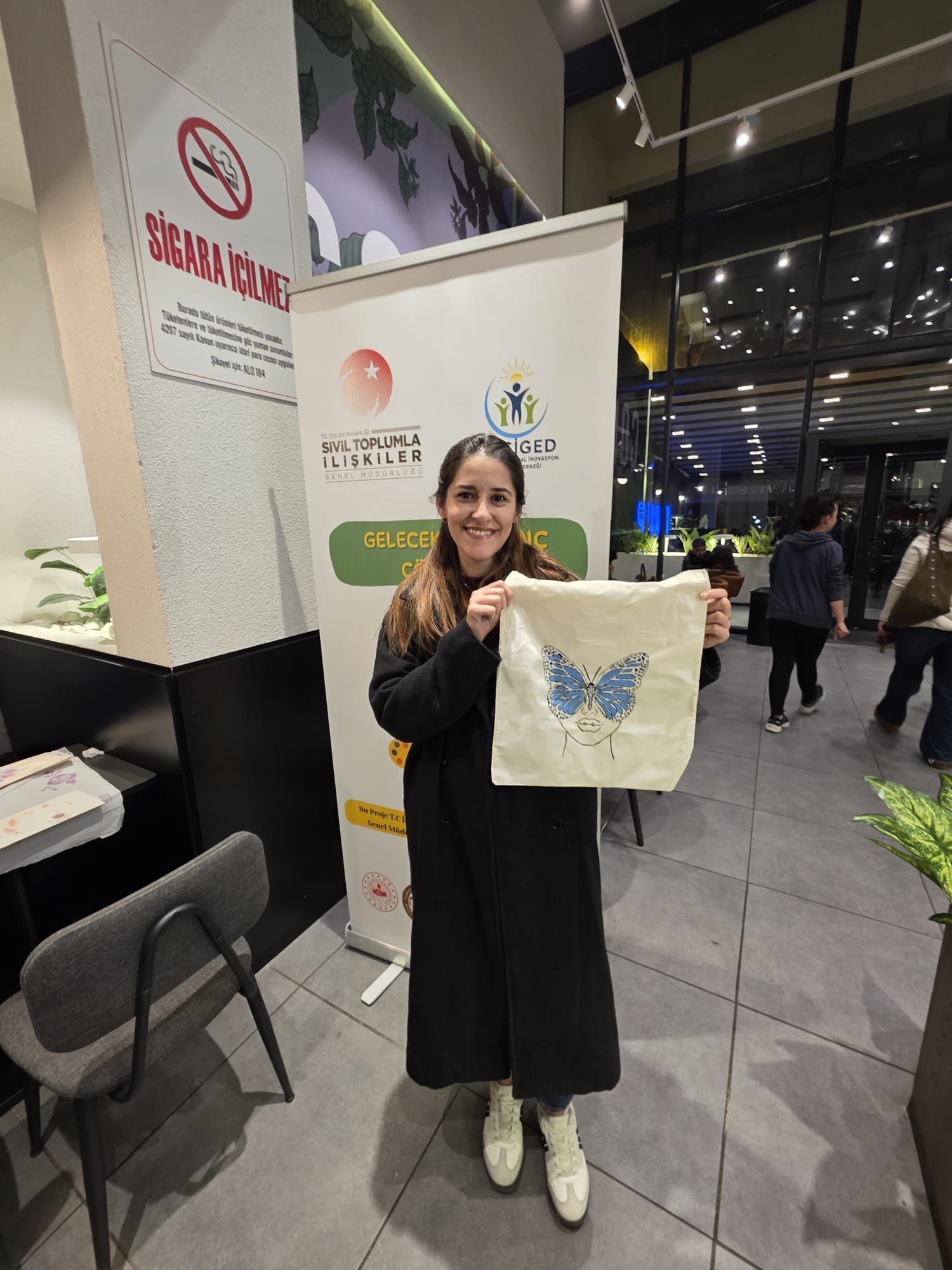 Çözüm Sadece Fikirde Kalmadı: Bez Çanta Tasarımı ve Boyama Atölyesi