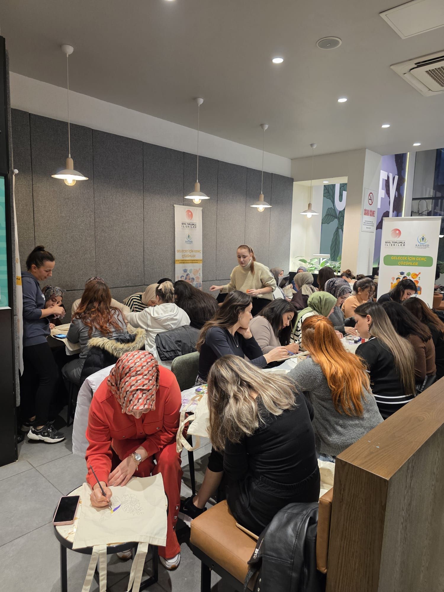 Çözüm Sadece Fikirde Kalmadı: Bez Çanta Tasarımı ve Boyama Atölyesi